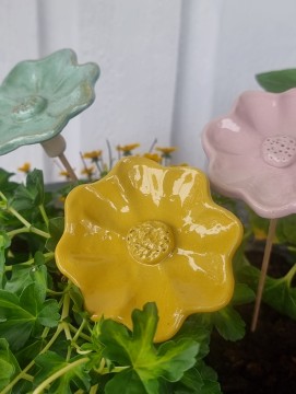 Blomst - hagedekorasjon - gul