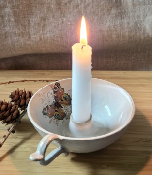 Kammerlysestake med sommerfugl