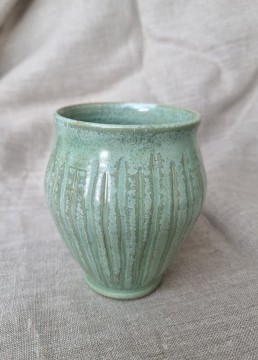 Turkis vase med striper