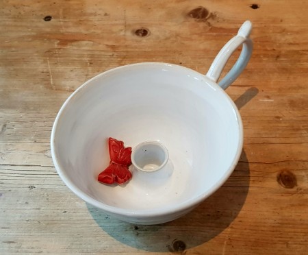 Kammerlysestake med sommerfugl