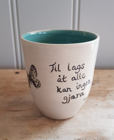 Kopp med tekst - til lags åt alle