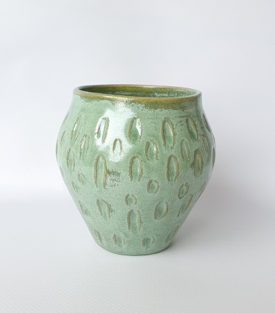 Kobbergrønn vase med mønster