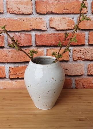 Vase - hvit med spetter