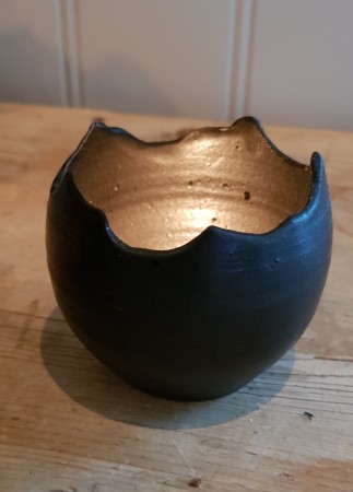 Lysegg, svart glasur