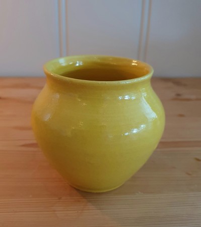 Solgul vase