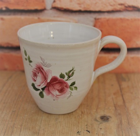 Kopp med rosa blomster