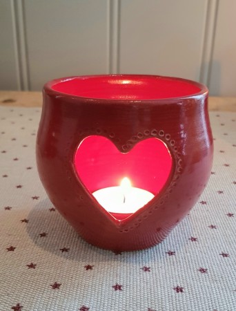 Rød lysholder med hjerte