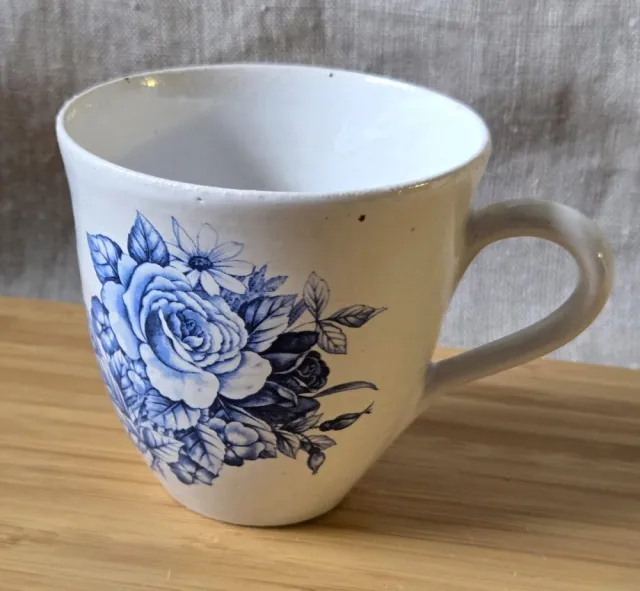 Kopp med blå blomster